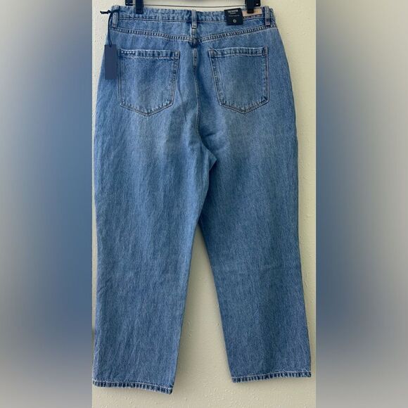 NWT BLANK NYC Baxter Rib Cage Jean With Ripped Knee Size 31 - Picture 4 of 16